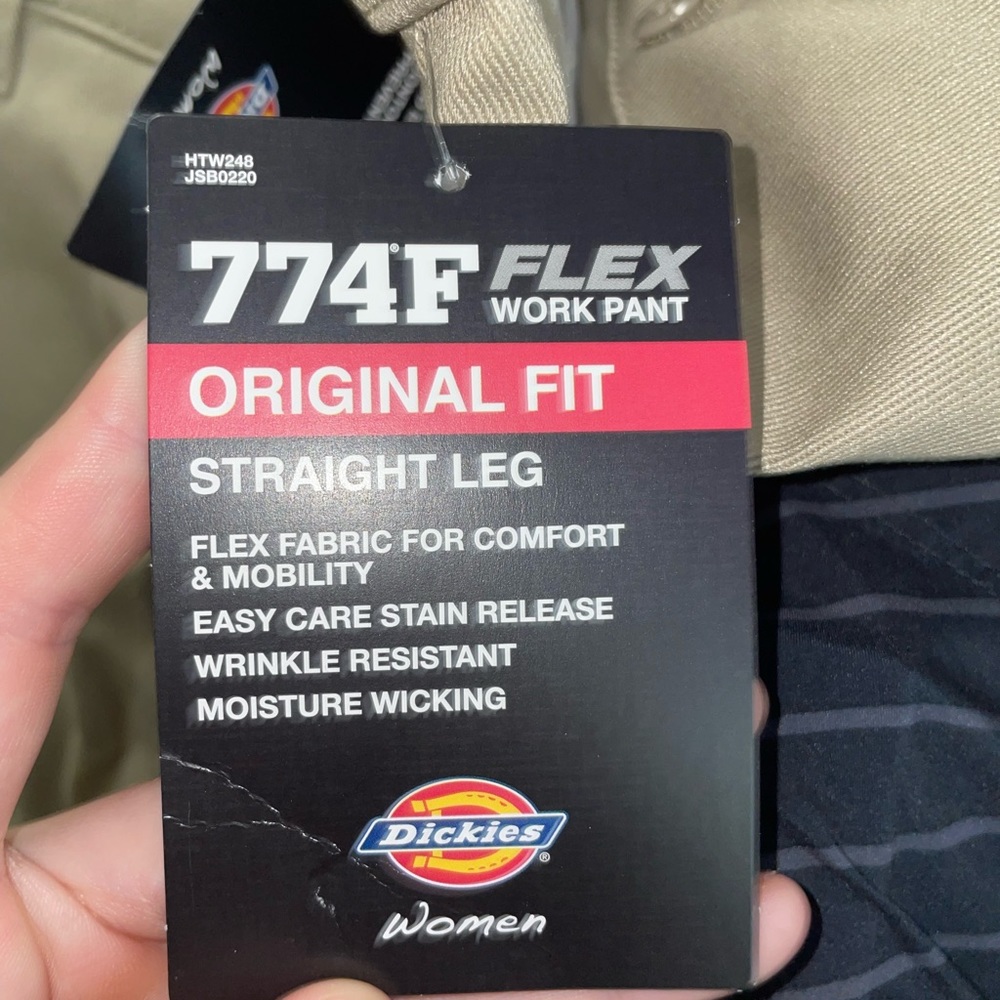 Womens Dickies flex khaki pant. Original fit straight leg flex, size 4 regular.